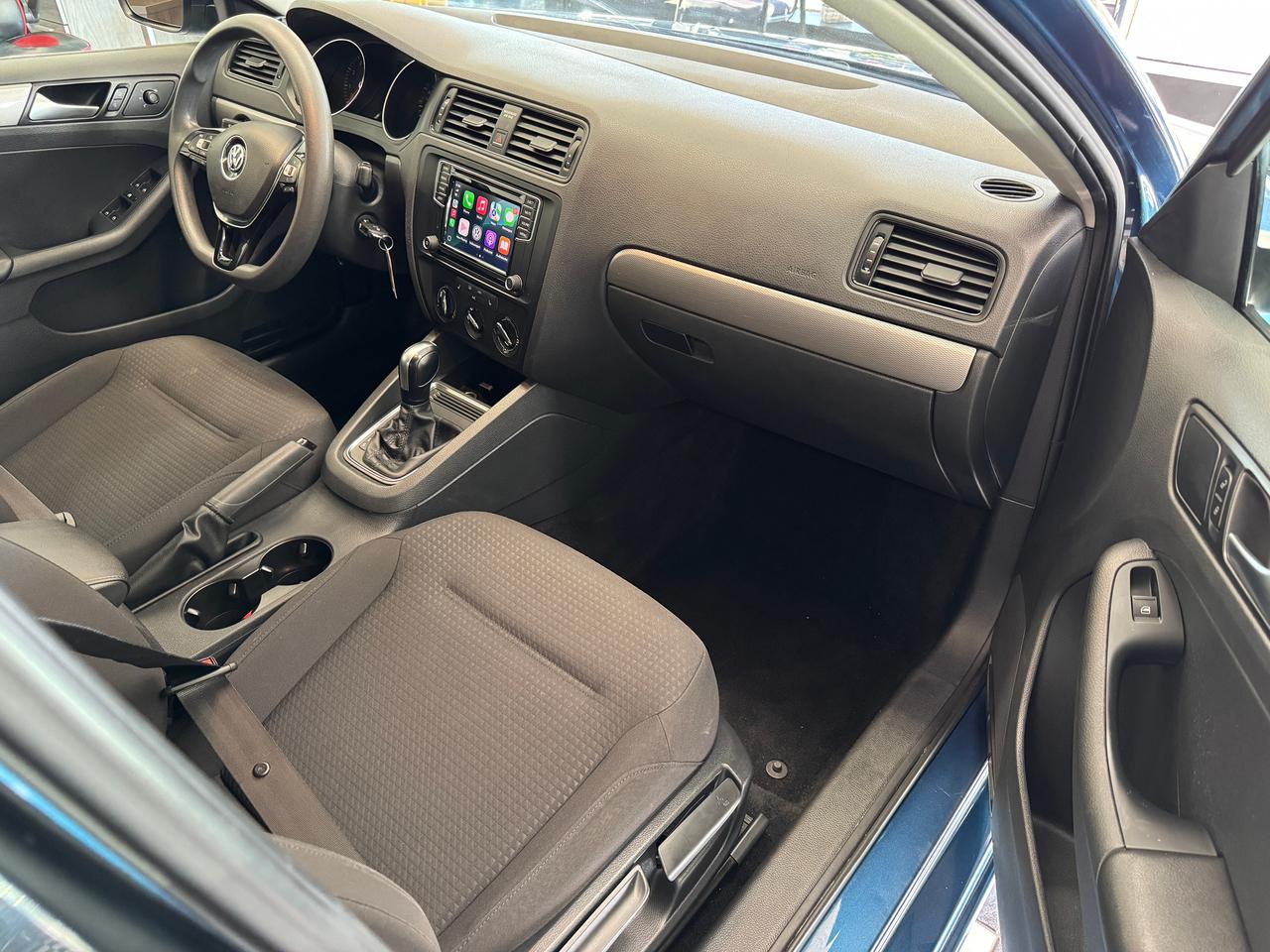 2017 Volkswagen Jetta Trendline+ApplePlay+Camera+Heated Seats+A/C Photo