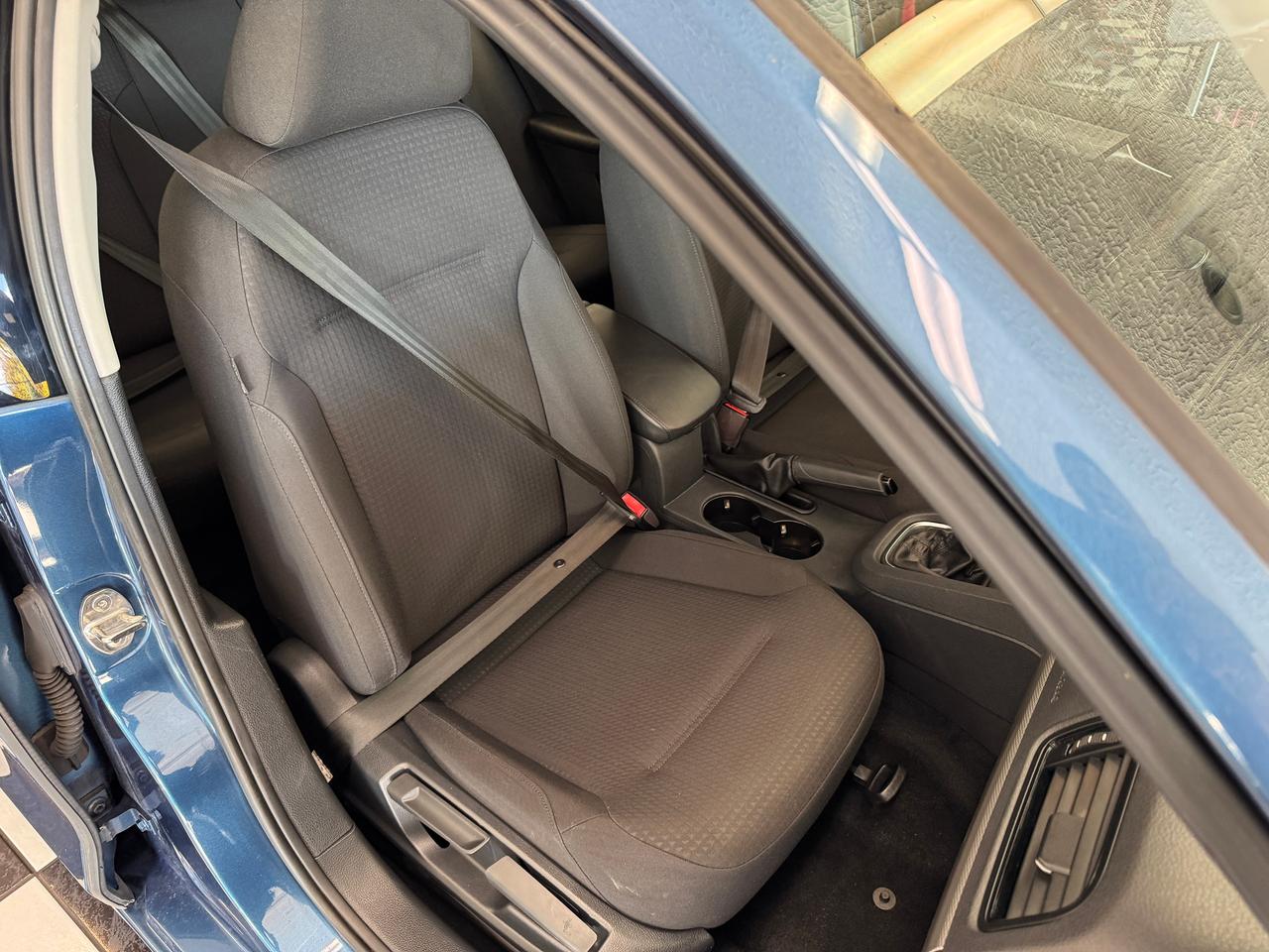 2017 Volkswagen Jetta Trendline+ApplePlay+Camera+Heated Seats+A/C Photo