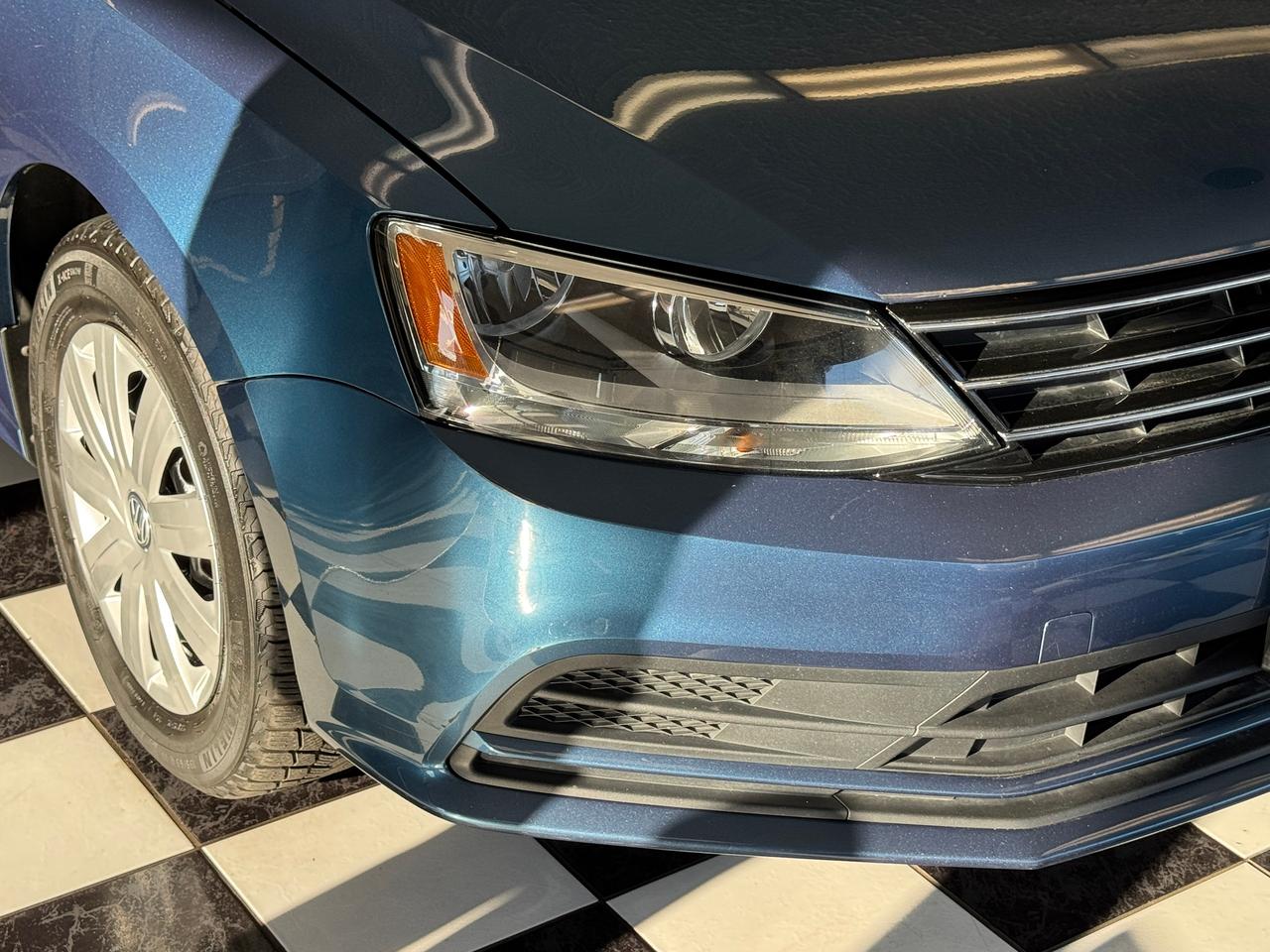 2017 Volkswagen Jetta Trendline+ApplePlay+Camera+Heated Seats+A/C Photo