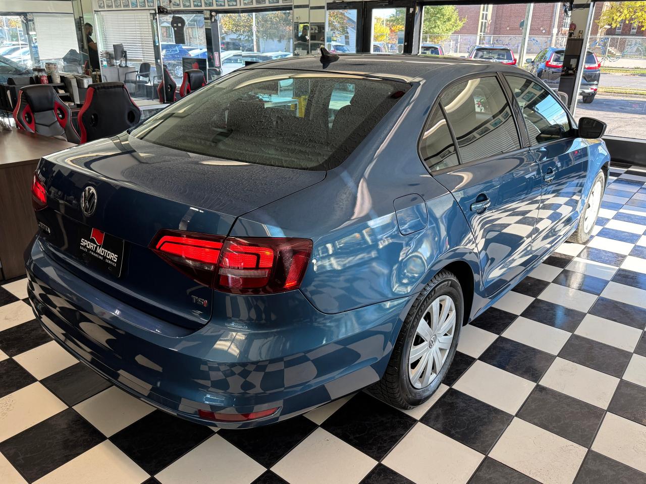 2017 Volkswagen Jetta Trendline+ApplePlay+Camera+Heated Seats+A/C Photo6