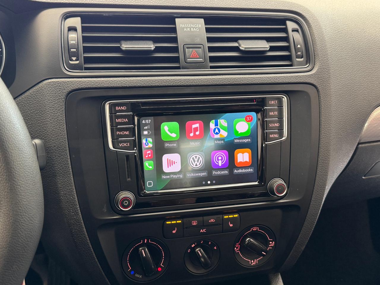 2017 Volkswagen Jetta Trendline+ApplePlay+Camera+Heated Seats+A/C Photo