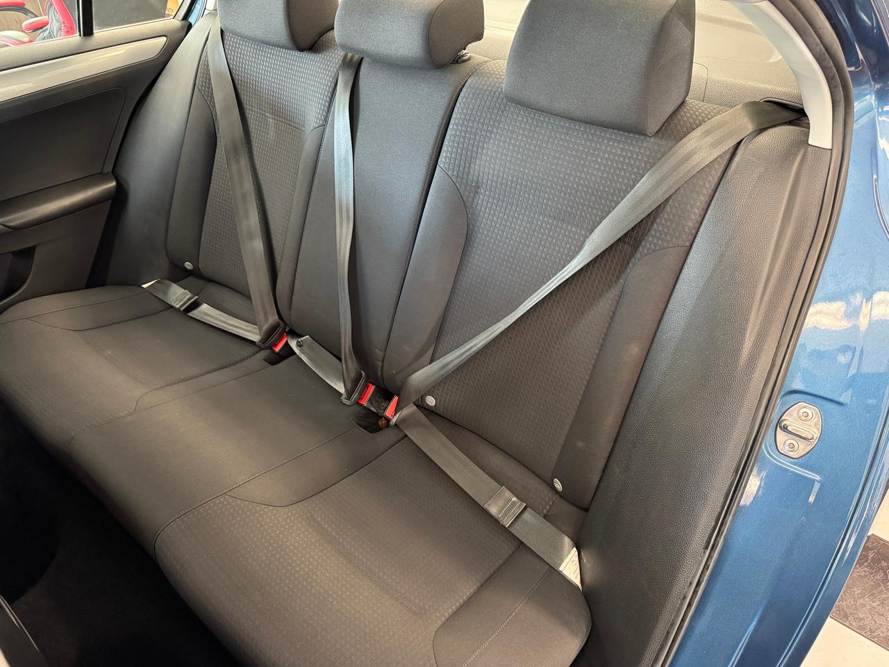 2017 Volkswagen Jetta Trendline+ApplePlay+Camera+Heated Seats+A/C Photo