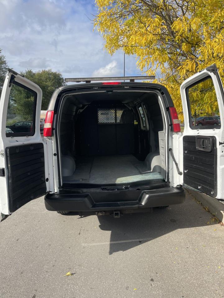 2011 Chevrolet Express Cargo Van ONLY  131,000 KMS      POWER WINDOWS AND LOCKS - Photo #9