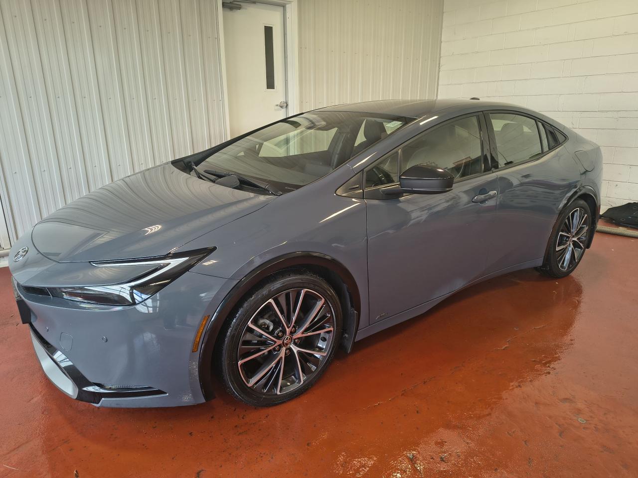 2023 Toyota Prius XLE AWD Photo0