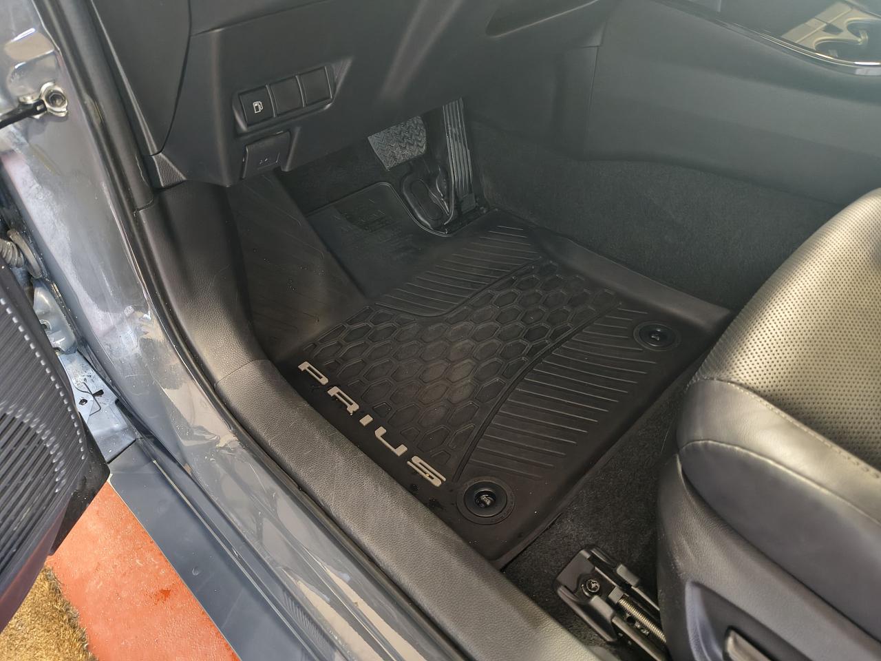 2023 Toyota Prius XLE AWD Photo0