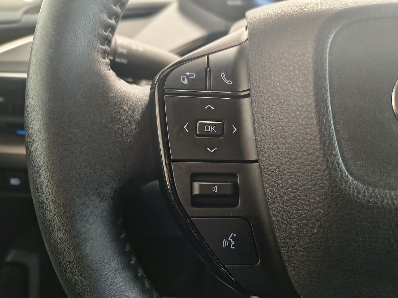 2023 Toyota Prius XLE AWD Photo0