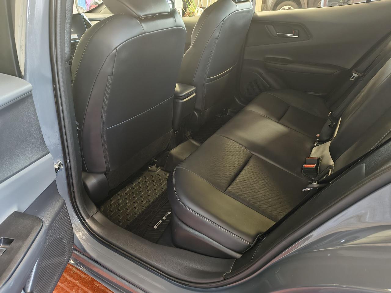 2023 Toyota Prius XLE AWD Photo0