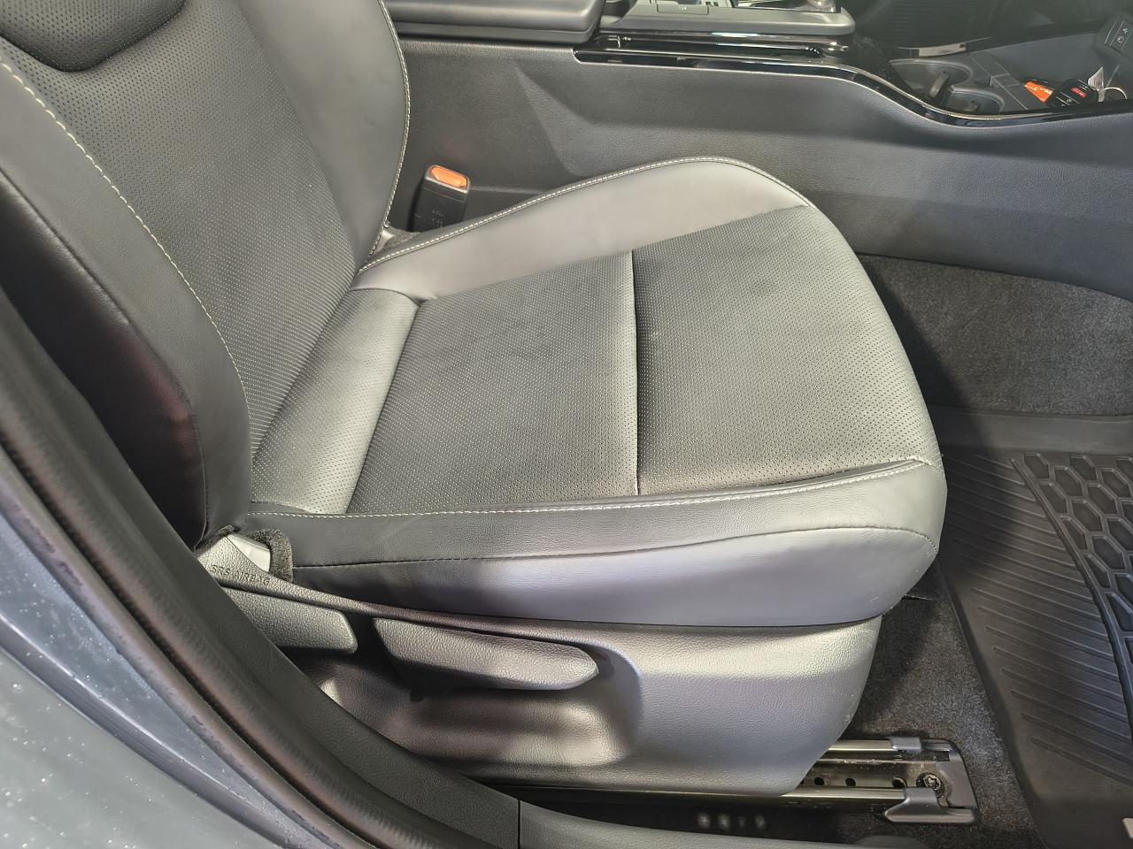 2023 Toyota Prius XLE AWD Photo0