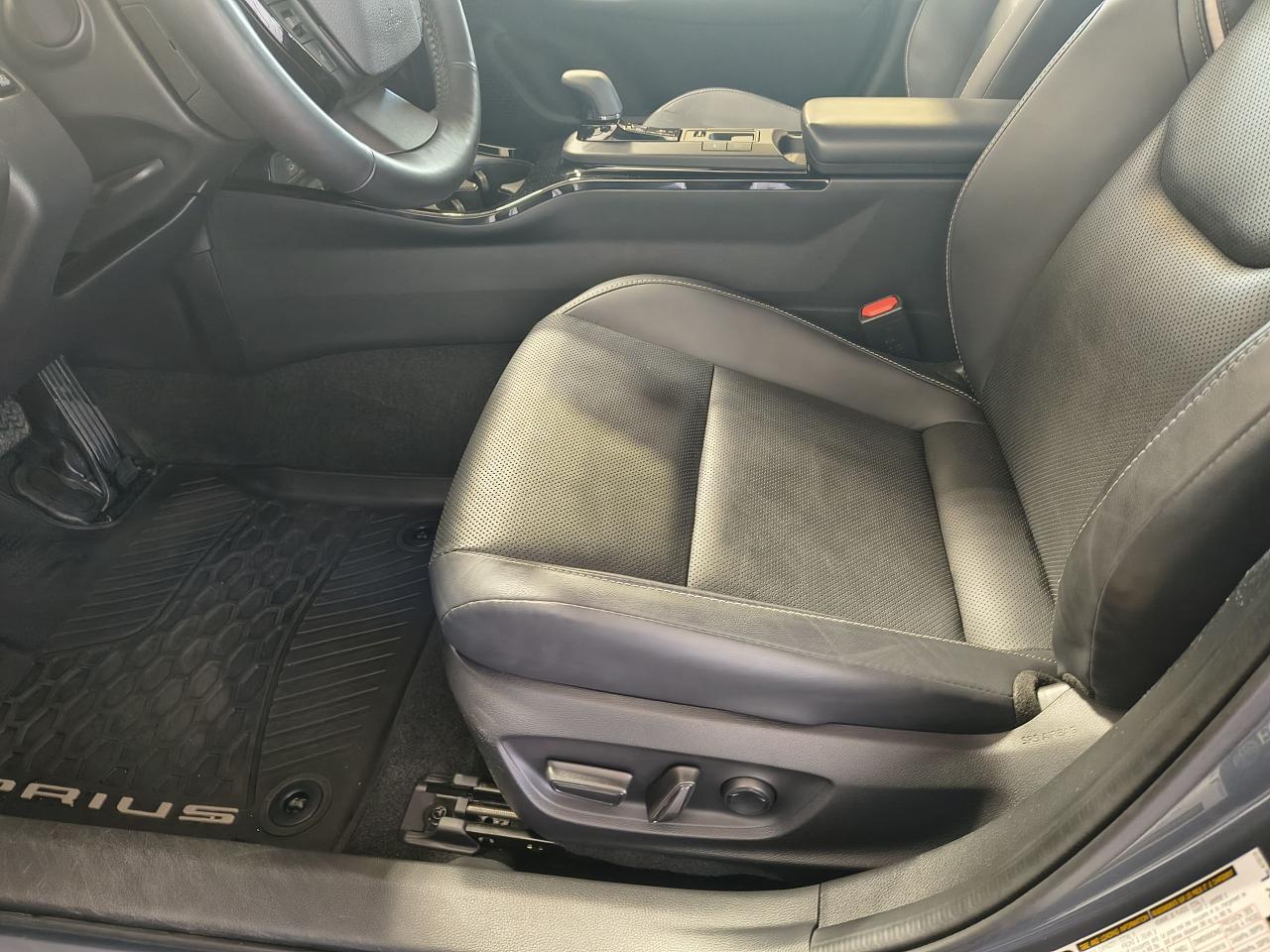 2023 Toyota Prius XLE AWD Photo0