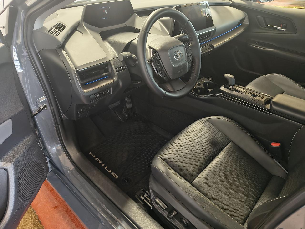 2023 Toyota Prius XLE AWD Photo0