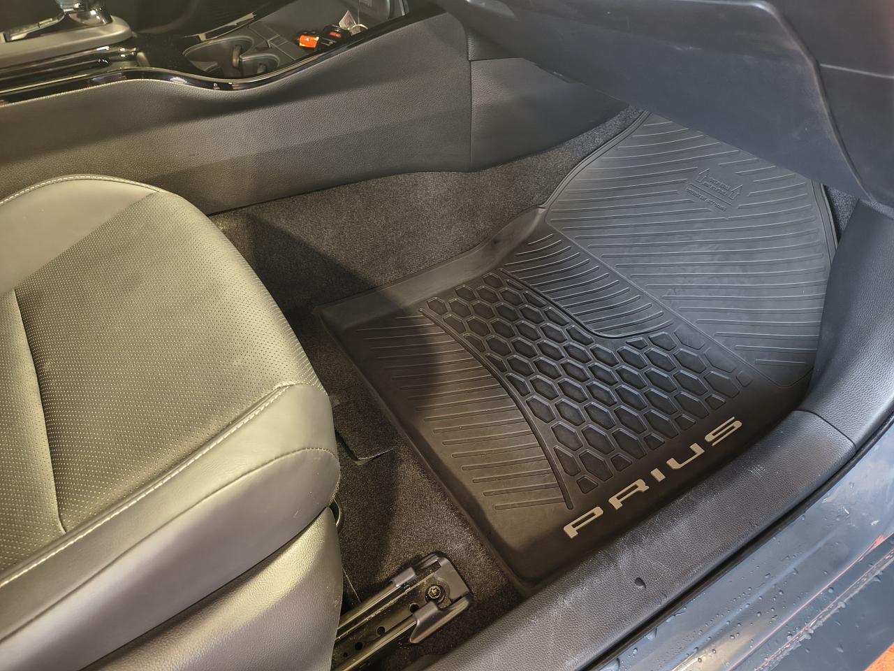 2023 Toyota Prius XLE AWD Photo0