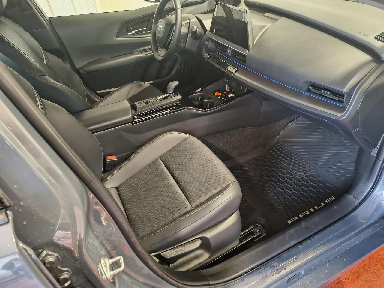 2023 Toyota Prius XLE AWD Photo0