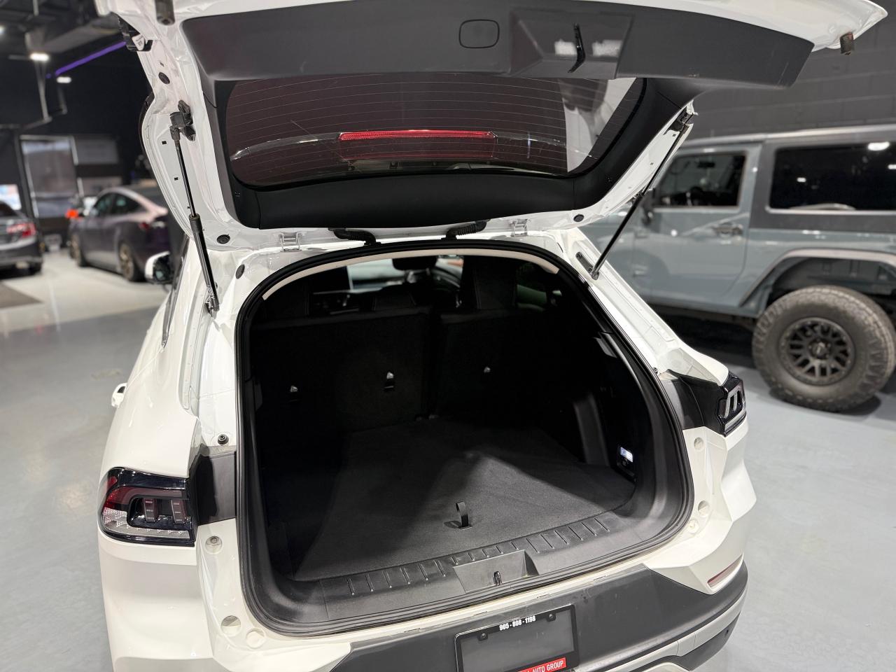 2024 VinFast VF 8 Eco AWD Photo