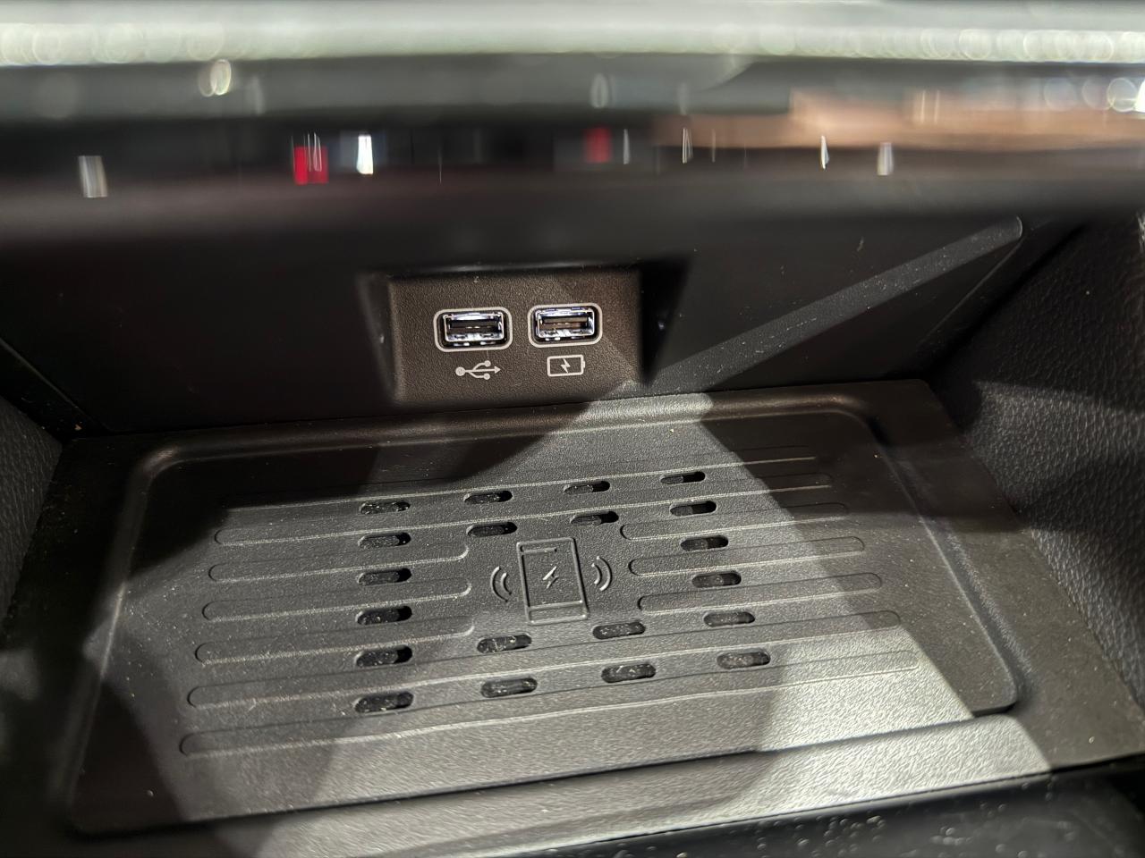 2024 VinFast VF 8 Eco AWD - Photo #19