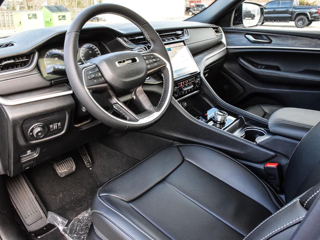 2025 Jeep Grand Cherokee L Limited 4x4 Photo