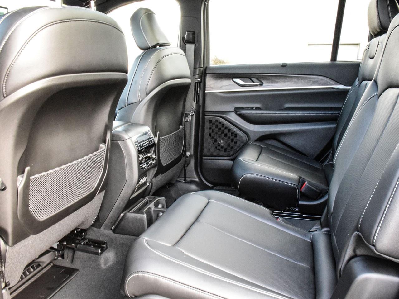 2025 Jeep Grand Cherokee L Limited 4x4 Photo