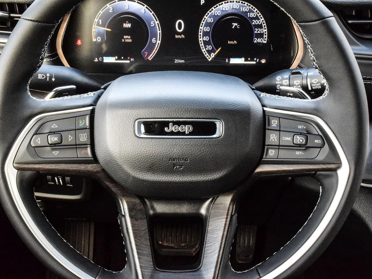 2025 Jeep Grand Cherokee L Limited 4x4 Photo