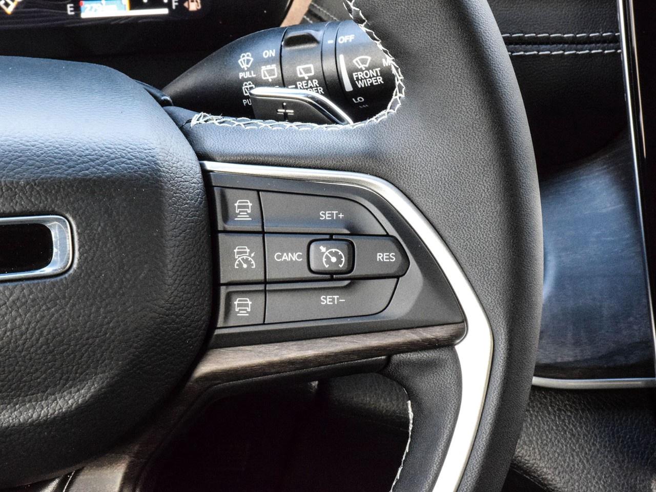 2025 Jeep Grand Cherokee L Limited 4x4 Photo