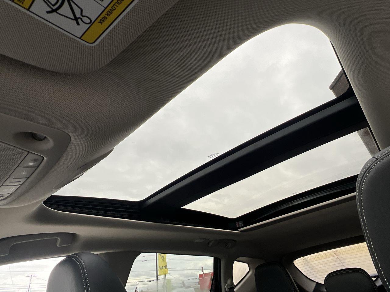 2023 Nissan Murano SL AWD, MOONROOF, HEATED LEATHER SEATS, POWER LIFTGATE, NAV, CRUISE CONTROL!! Photo