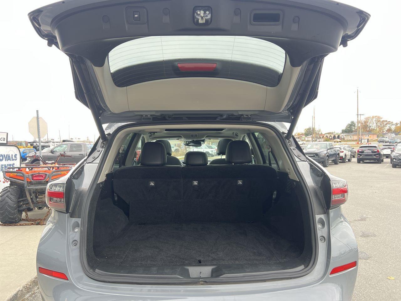 2023 Nissan Murano SL AWD, MOONROOF, HEATED LEATHER SEATS, POWER LIFTGATE, NAV, CRUISE CONTROL!! Photo