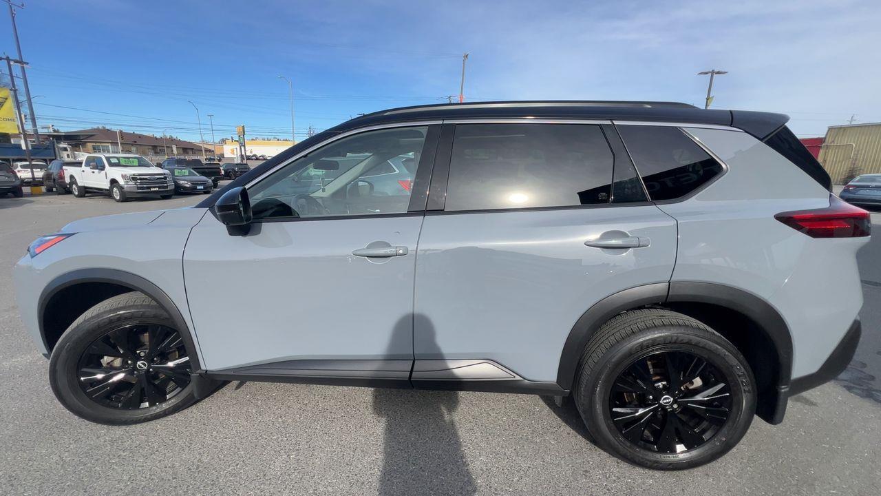 2023 Nissan Rogue SV Midnight Edition AWD, MOONROOF, HEATED LEATHER SEATS, SIRIUS XM, CRUISE CONTROL, BACK UP CAM, POWER LIFTGATE!! Photo4