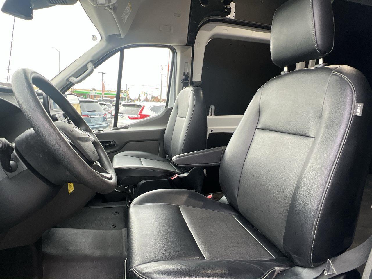 2023 Ford Transit 250 PREVIOUS DAILY RENTAL, AWD, LEATHER SEATS, BACK UP CAMERA!! Photo