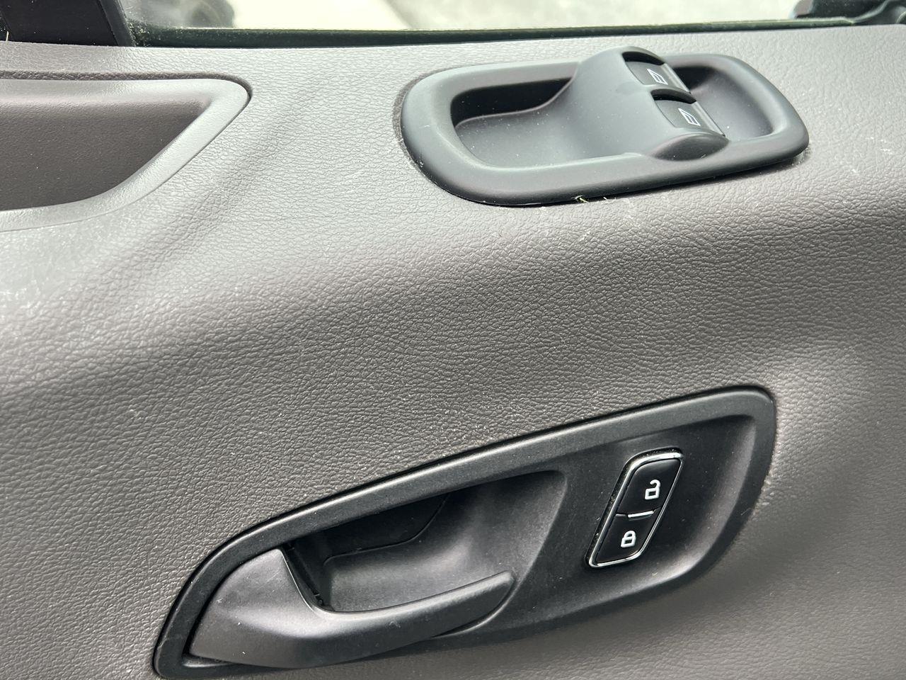 2023 Ford Transit 250 PREVIOUS DAILY RENTAL, AWD, LEATHER SEATS, BACK UP CAMERA!! Photo