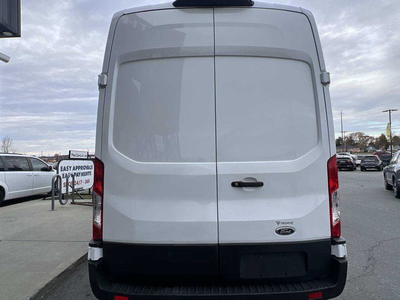 2023 Ford Transit 250 PREVIOUS DAILY RENTAL, AWD, LEATHER SEATS, BACK UP CAMERA!! Photo