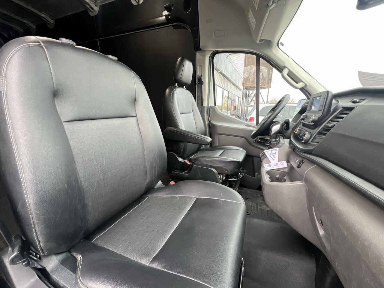 2023 Ford Transit 250 PREVIOUS DAILY RENTAL, AWD, LEATHER SEATS, BACK UP CAMERA!! Photo