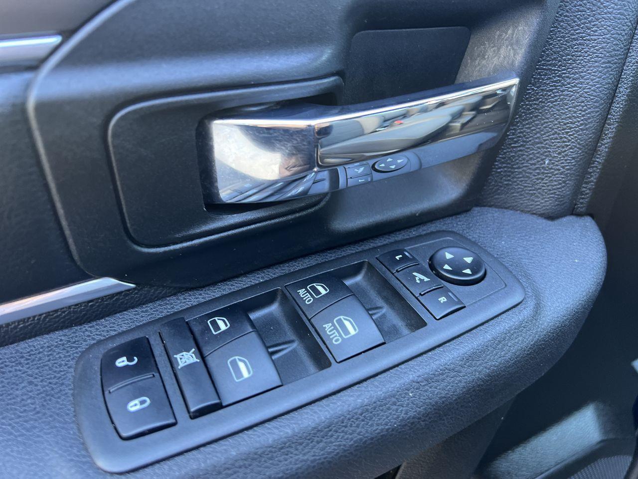 2021 RAM 1500 Classic SLT 4X4, SIRIUS XM, RUNNING BOARDS, CRUISE CONTROL, BACK UP CAMERA!! Photo