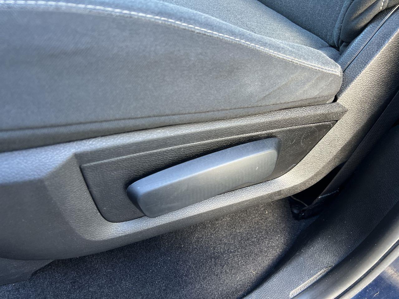 2021 RAM 1500 Classic SLT 4X4, SIRIUS XM, RUNNING BOARDS, CRUISE CONTROL, BACK UP CAMERA!! Photo