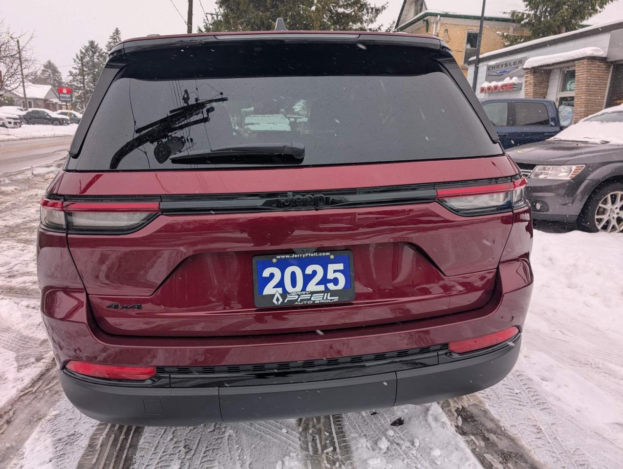 2025 Jeep Grand Cherokee Laredo Available 0% 72 months Photo