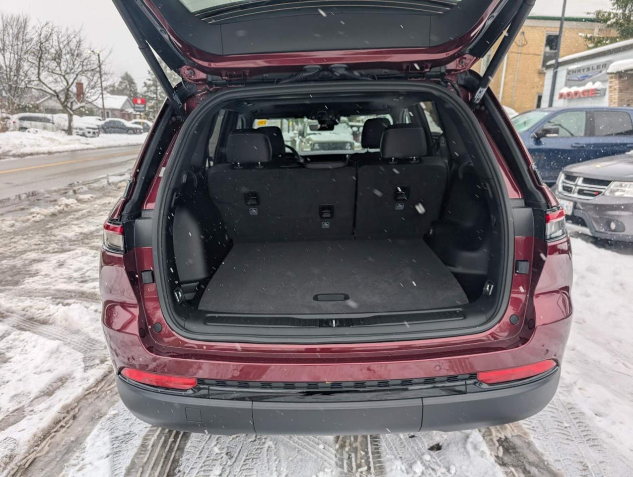 2025 Jeep Grand Cherokee Laredo Available 0% 72 months Photo