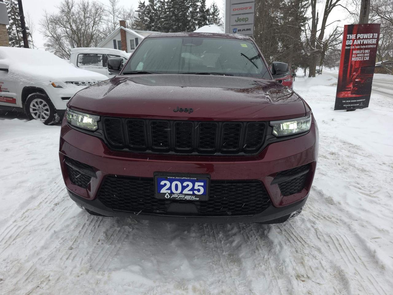 2025 Jeep Grand Cherokee Laredo 0% Financing up to 72 months! Photo