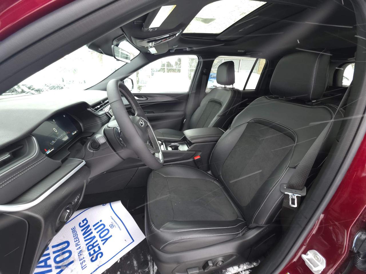 2025 Jeep Grand Cherokee Laredo 0% Financing up to 72 months! Photo