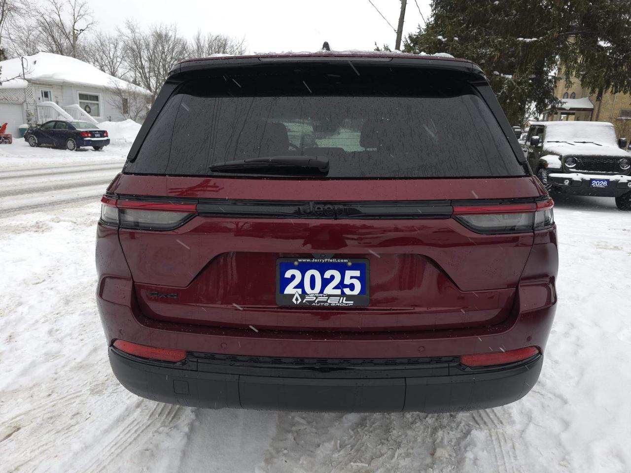 2025 Jeep Grand Cherokee Laredo 0% Financing up to 72 months! Photo