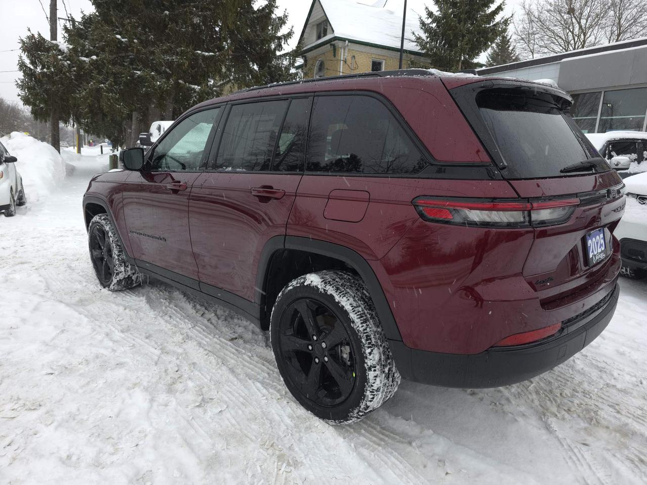 2025 Jeep Grand Cherokee Laredo 0% Financing up to 72 months! Photo
