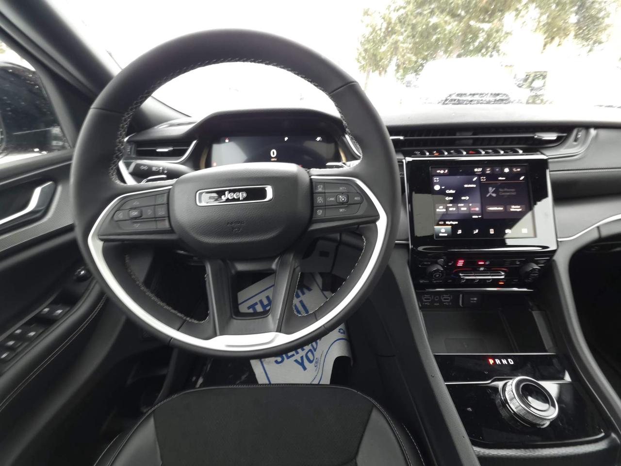 2025 Jeep Grand Cherokee Laredo 0% Financing up to 72 months! Photo