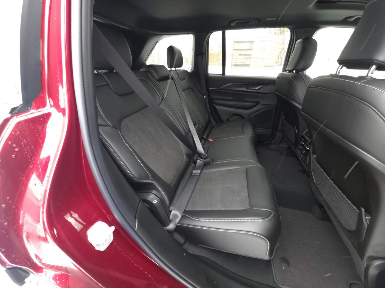 2025 Jeep Grand Cherokee Laredo 0% Financing up to 72 months! Photo