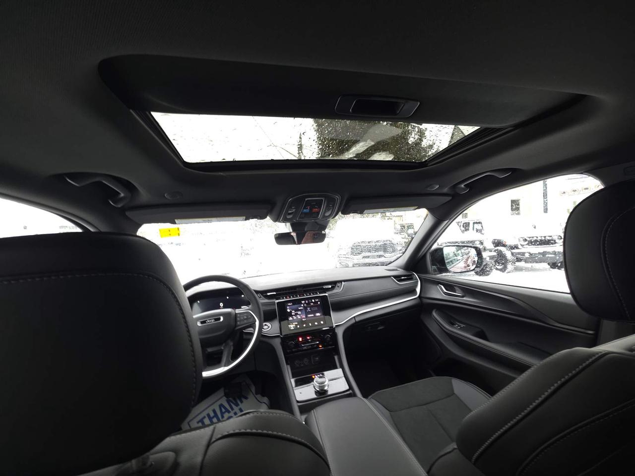 2025 Jeep Grand Cherokee Laredo 0% Financing up to 72 months! Photo