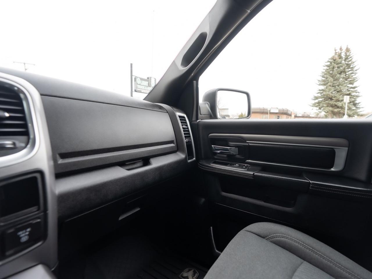 2023 RAM 1500 Classic Warlock 4x4 Crew Cab HEMI V8 Photo12