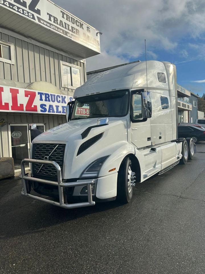 2023 Volvo VNL64T 760 - Photo #1