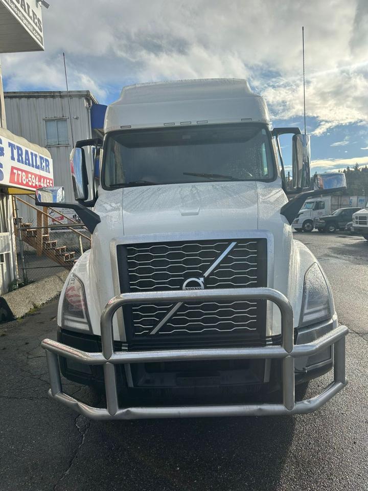 2023 Volvo VNL64T 760 - Photo #2