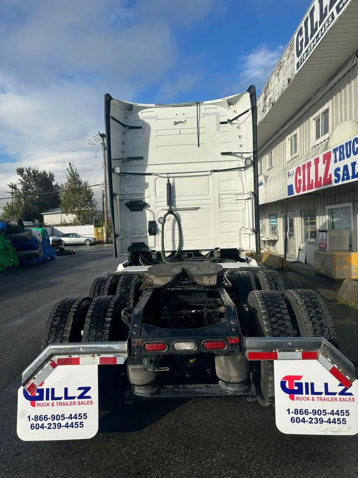 2023 Volvo VNL64T 760 - Photo #5