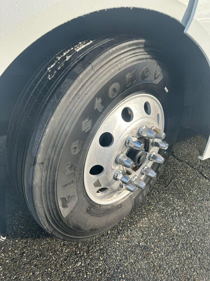 2023 Volvo VNL64T 760 - Photo #12