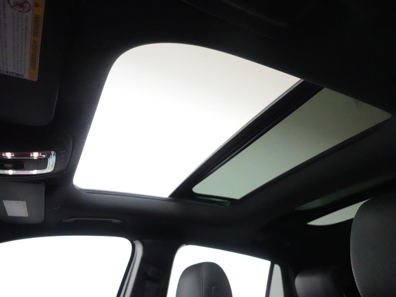 2021 Mercedes-Benz GLA 4MATIC | Night Pkg | Nav | Panoroof | AmbientLight