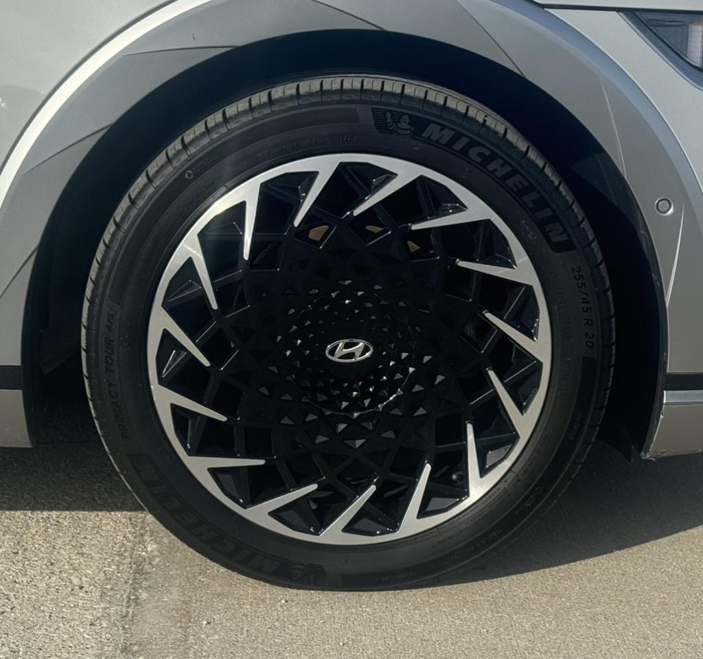 2023 Hyundai IONIQ 5 Preferred AWD Long Range w/Luxury Pkg Photo