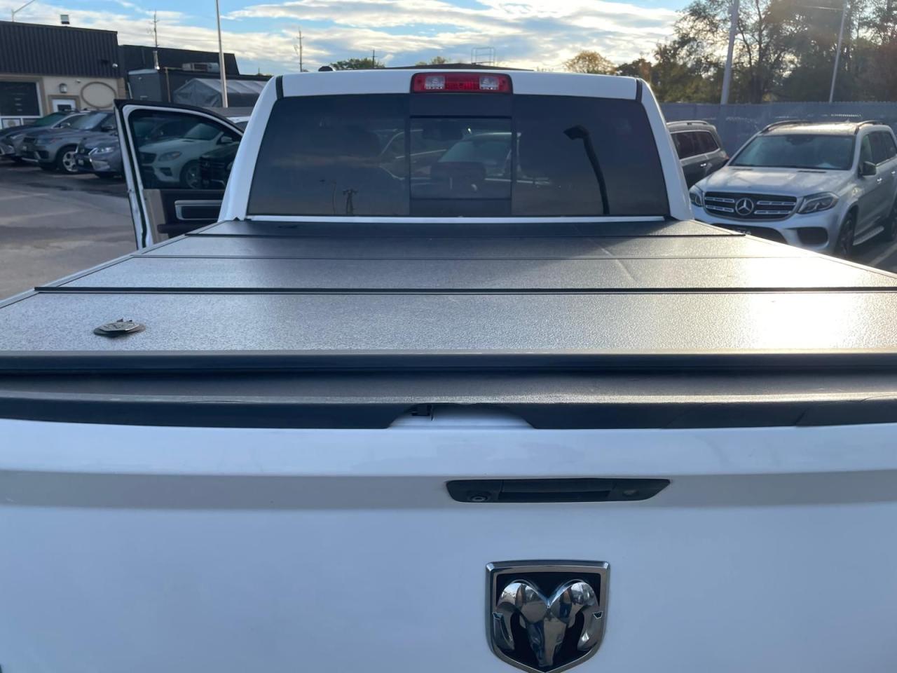 2015 RAM 1500 4WD Crew Cab  SLT NAVIGATION NO ACCIDENT CERTIFED - Photo #7