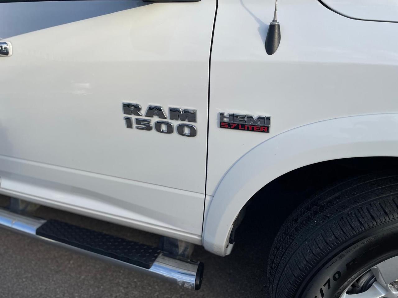 2015 RAM 1500 4WD Crew Cab  SLT NAVIGATION NO ACCIDENT CERTIFED - Photo #11