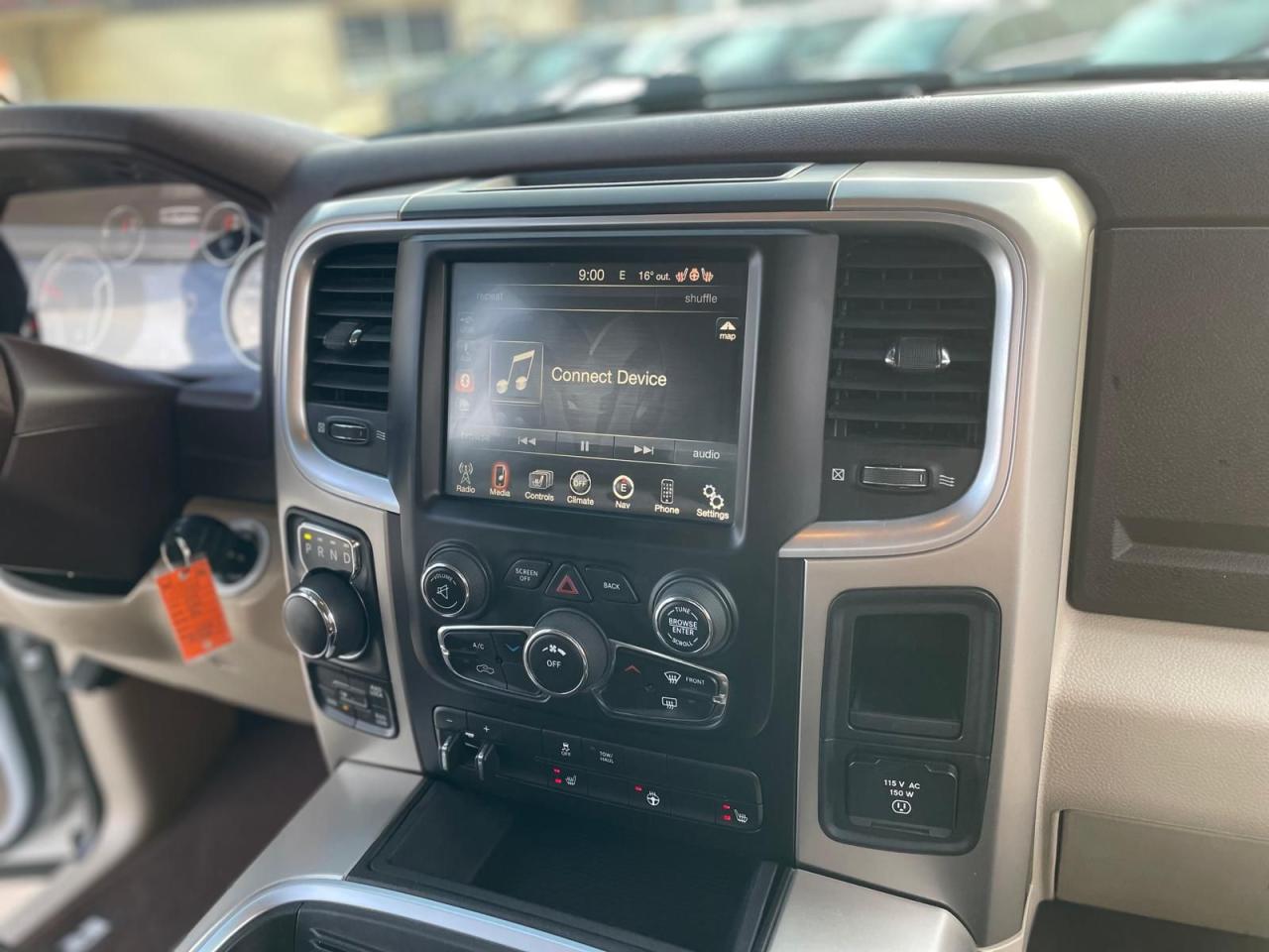 2015 RAM 1500 4WD Crew Cab  SLT NAVIGATION NO ACCIDENT CERTIFED - Photo #23